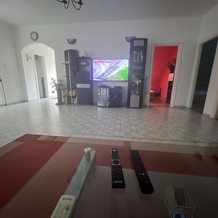 شقة Gabe'S Nest Urom المظهر الخارجي الصورة