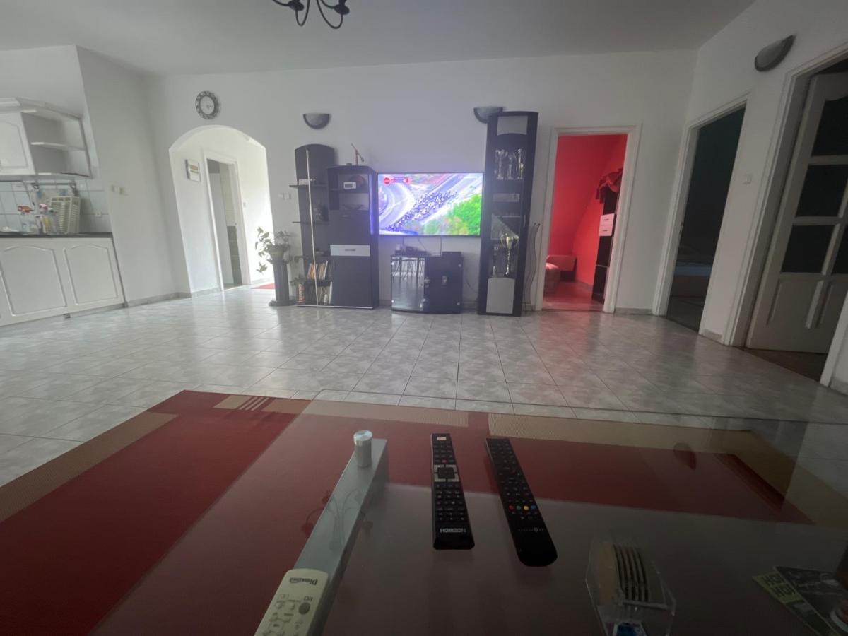 شقة Gabe'S Nest Urom المظهر الخارجي الصورة
